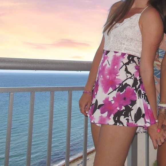 Open Back Lace Floral Wide Leg Romper - Picture 2 of 4